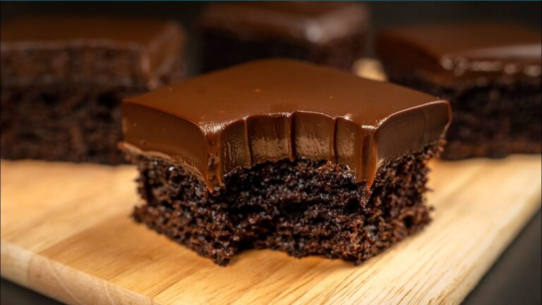 Gâteau au chocolat moelleux en 5 minutes : le dessert irrésistible à tester !